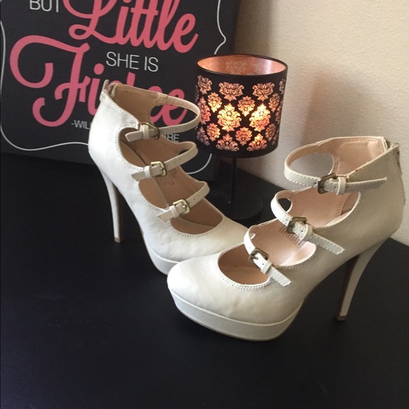 NWOT 🌸 LC Vienna cream heels - Picture 2 of 4